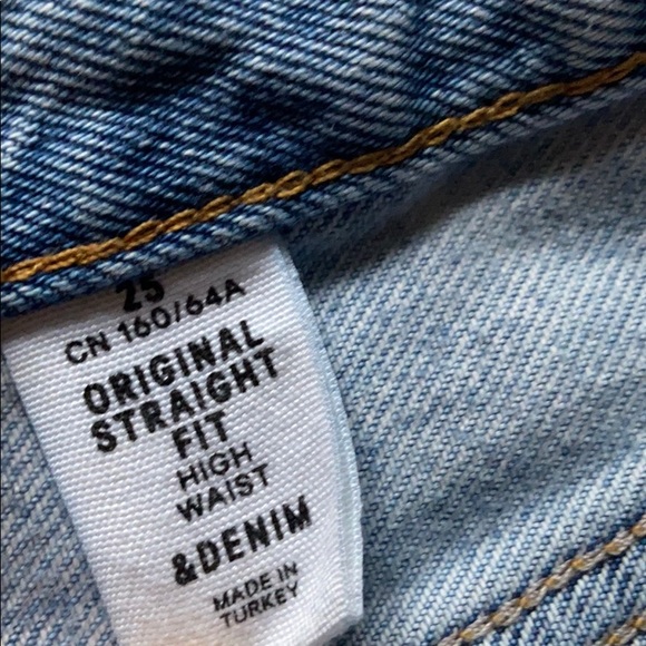 Distressed denim - Picture 4 of 5